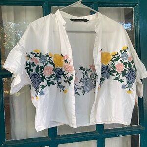 White and multi-coloured floral embroidered crop top. Zara brand, fits XS-L